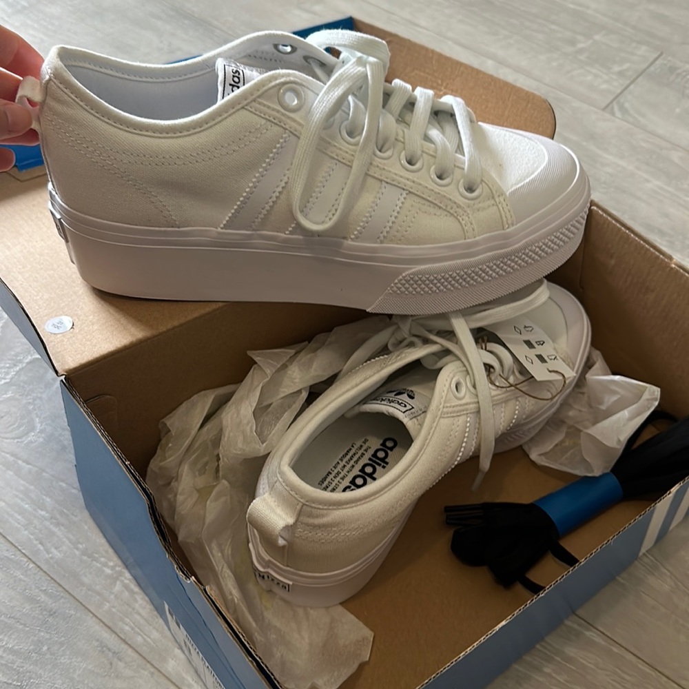 New in box addidas NIZZA platform tennis shoes